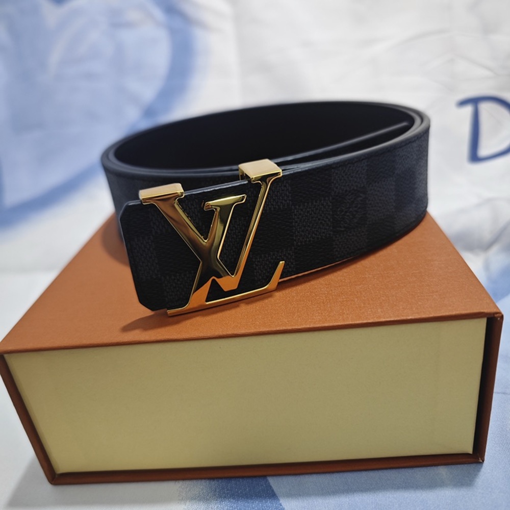Louis Vuitton Men's Logo Belt - Picture 2 of 6